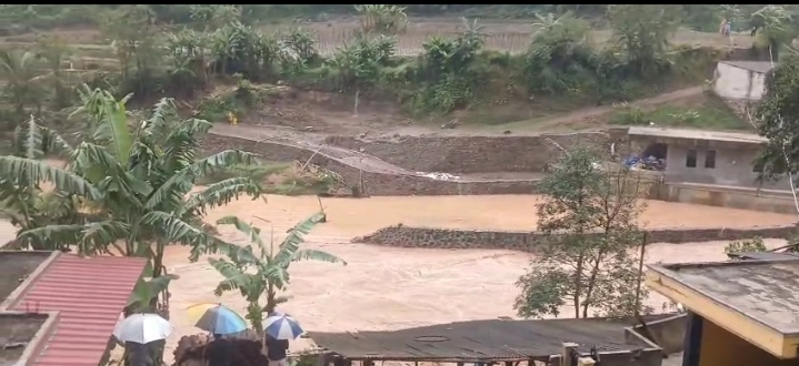  Sungai Cibutung Meluap, Desa Mukapayung Cicilin KBB Diterjang Banjir Bandang